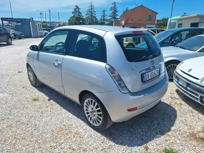 Usata Lancia Ypsilon 77 CV (56 kW) 2010 Grigio Utilitaria