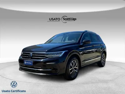 Usata VW Tiguan Life 131 CV (96 kW) 2023 0e nero mito metallizzato SUV