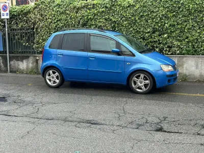 Usata Fiat Idea 101 CV (74 kW) 2004 Blu Monovolume