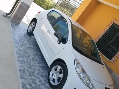 Usata Peugeot 207 116 CV (85 kW) 2011 Bianco Berlina