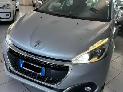 Usata Peugeot 208 Allure 75 CV (55 kW) 2017 Argento Utilitaria