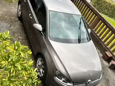 Używany VW Golf VII Highline 105 KM (77 kW) 2013 Szary Sedan/Limuzyna