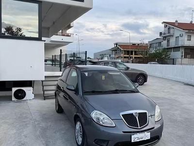 Begagnad Lancia Ypsilon 60 HK (44 kW) 2008 Grå Halvkombi