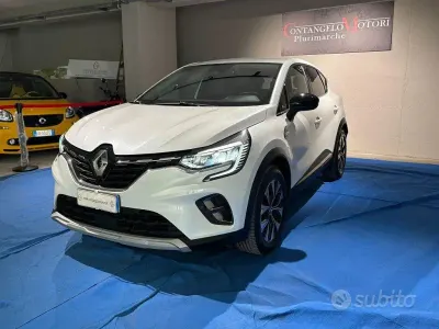 Usata Renault Captur Zen 101 CV (74 kW) 2023 Perlato SUV