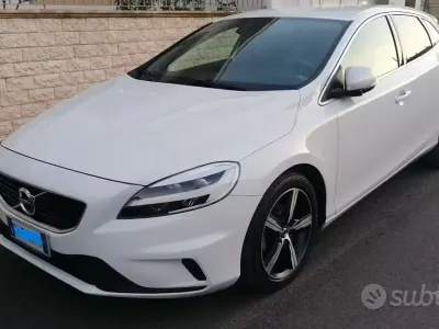 Usata Volvo V40 R-Design 120 CV (88 kW) 2018 Berlina