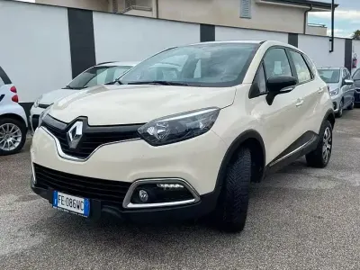 Usata Renault Captur Intens 110 CV (80 kW) 2016 Beige SUV