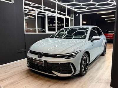 Usata VW Golf VIII R-line 150 CV (110 kW) 2025 Grigio Berlina