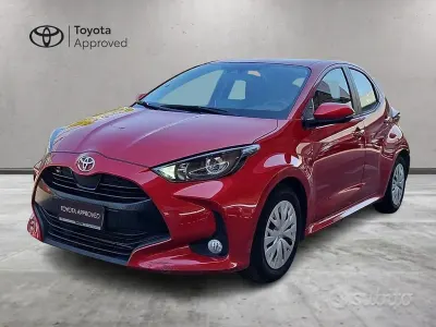 Usata Toyota Yaris Active 72 CV (52 kW) 2022 Emotional red  3t7 Utilitaria