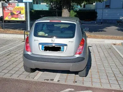 Usata Lancia Ypsilon 69 CV (50 kW) 2004 Grigio Utilitaria