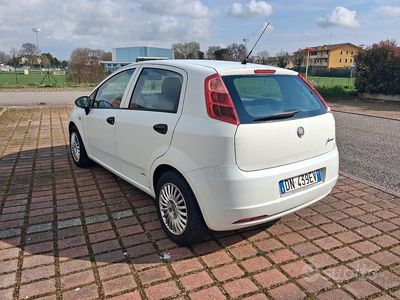 Usata Fiat Grande Punto Dynamic 65 CV (47 kW) 2008 Bianco Utilitaria