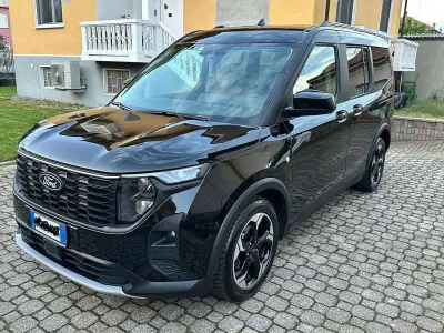 Usata Ford Tourneo Courier Active 120 CV (88 kW) 2024 Nero Monovolume