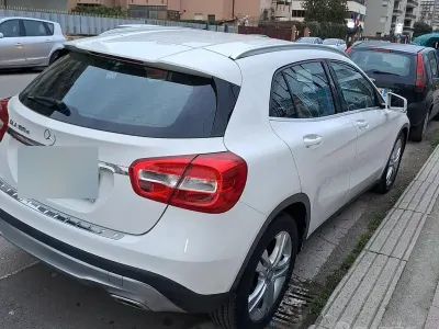 Usata Mercedes GLA180 109 CV (80 kW) 2017 Bianco SUV