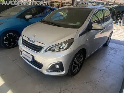 Usata Peugeot 108 Allure 72 CV (52 kW) 2020 Argento Berlina