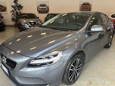 Usata Volvo V40 Business Edition 122 CV (89 kW) 2018 Grigio Berlina