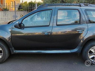 Usata Dacia Duster Lauréate 110 CV (80 kW) 2015 Nero SUV