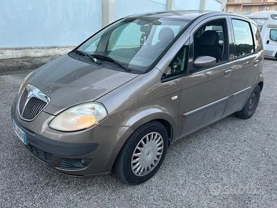 Usata Lancia Musa 90 CV (66 kW) 2007 Giallo Monovolume