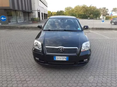 Usata Toyota Avensis 116 CV (85 kW) 2004 Nero Berlina