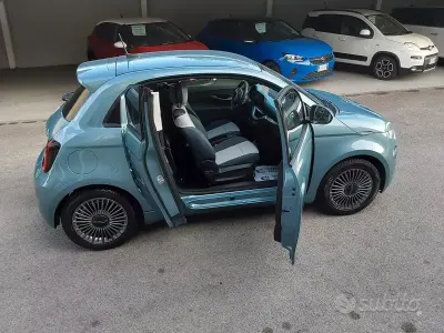 Usata Fiat 500e Icon 42 kW (58 CV) 2021 Blu Berlina