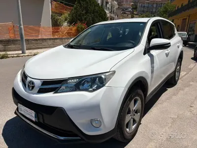 Usata Toyota RAV4 124 CV (91 kW) 2015 Bianco SUV