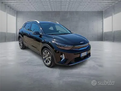 Usata Kia Stonic Style 99 CV (72 kW) 2023 Grigio SUV