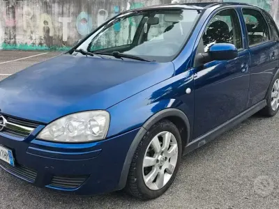 Usata Opel Corsa Enjoy 69 CV (50 kW) 2005 Blu Utilitaria