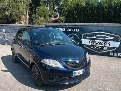 Usata Lancia Ypsilon Platinum 69 CV (50 kW) 2018 Blu Utilitaria