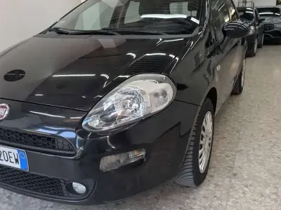 Usata Fiat Punto Young 75 CV (55 kW) 2015 Nero Utilitaria