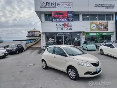 Usata Lancia Ypsilon Platinum 69 CV (50 kW) 2016 Marrone Utilitaria
