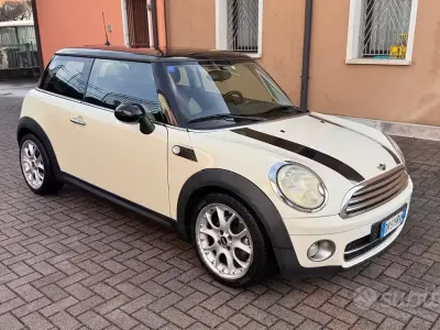 Usata Mini Cooper D 109 CV (80 kW) 2007 Beige Utilitaria