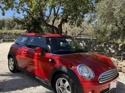 Begagnad Mini Cooper 109 HK (80 kW) 2009 Röd Halvkombi