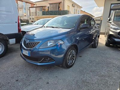 Usata Lancia Ypsilon Gold 69 CV (50 kW) 2023 Blu Utilitaria