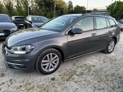 Usata VW Golf VIII Business 130 CV (95 kW) 2020 Grigio Station wagon