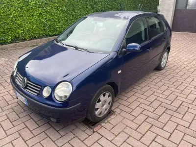 Käytetty VW Polo 64 HP (47 kW) 2005 Sininen Viistoperä