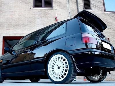 Usata Nissan Sunny 220 CV (161 kW) 1992 Berlina