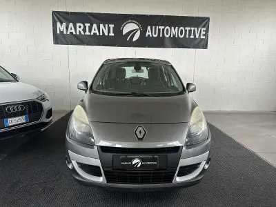 Käytetty Renault Scenic E-Tech Dynamique 110 HP (80 kW) 2011 Harmaa Tila-auto
