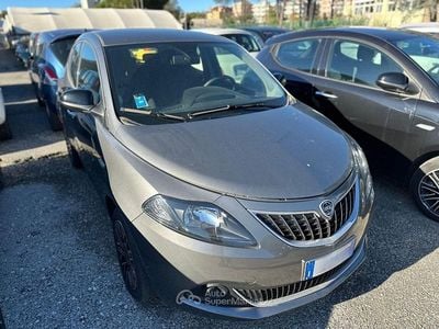 Usata Lancia Ypsilon S 70 CV (51 kW) 2024 Grigio Utilitaria