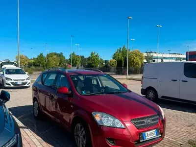 Usata Kia Ceed 90 CV (66 kW) 2007 Rosso Utilitaria