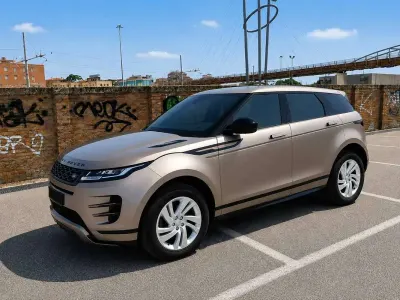 Usado Land Rover Range Rover evoque R-Dynamic 160 HP (117 kW) 2023 Castanho SUV