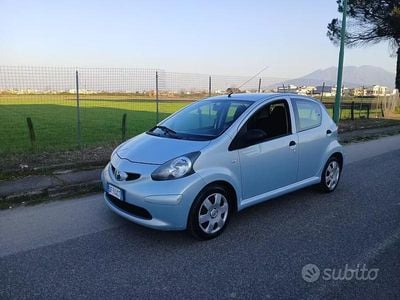 Usata Toyota Aygo 67 CV (49 kW) 2007 Blu Utilitaria