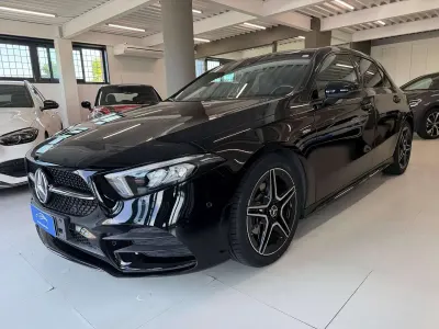 Usata Mercedes A180 Premium 116 CV (85 kW) 2021 Nero metallizzato Berlina
