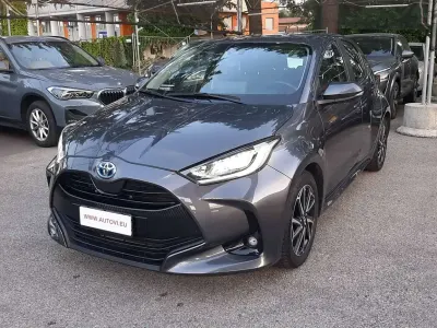 Usata Toyota Yaris Hybrid Trend 92 CV (67 kW) 2022 Grigio Berlina