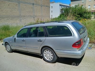 Mercedes E200