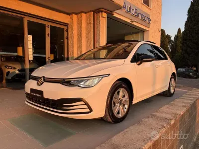 Usata VW Golf VIII Life 116 CV (85 kW) 2022 Bianco Berlina