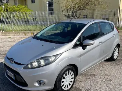 Usata Ford Fiesta Business Edition 70 CV (51 kW) 2011 Grigio Berlina