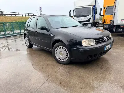 Usata VW Golf IV Comfortline 101 CV (74 kW) 2002 Nero Berlina