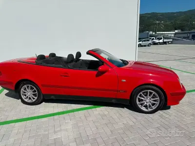 Usata Mercedes CLK230 193 CV (141 kW) 2025 Rosso Cabrio