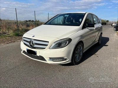 Usata Mercedes B200 Premium 108 CV (79 kW) 2013 Bianco Monovolume