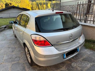 Usata Opel Corsa 120 CV (88 kW) 2007 Grigio Utilitaria