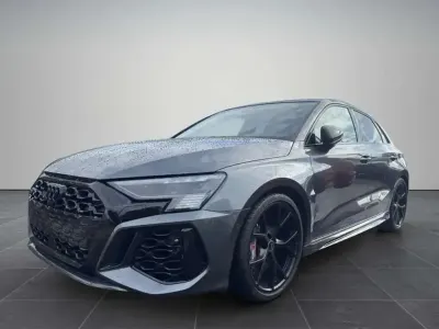 Usata Audi RS3 Ambiente 400 CV (294 kW) 2023 Grigio daytonagrau perleffect Berlina