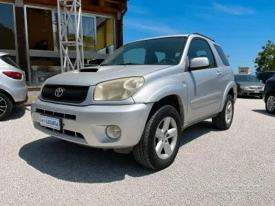Usata Toyota RAV4 116 CV (85 kW) 2004 Grigio SUV
